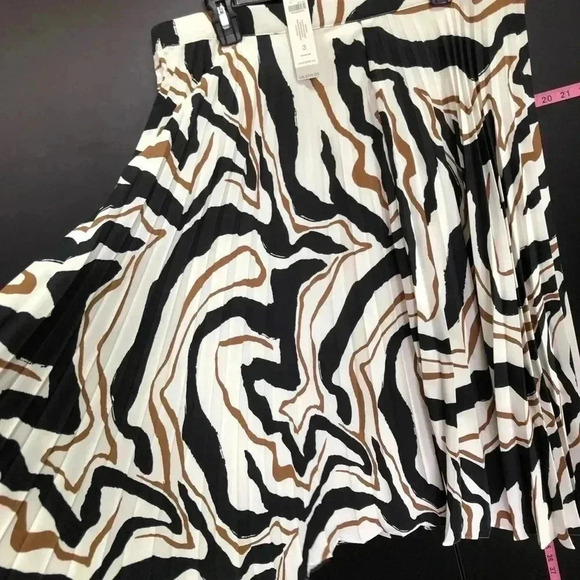 Chico’s Pleated Flowy,lined,side zip & button,lightweight,swirl print - Picture 3 of 10